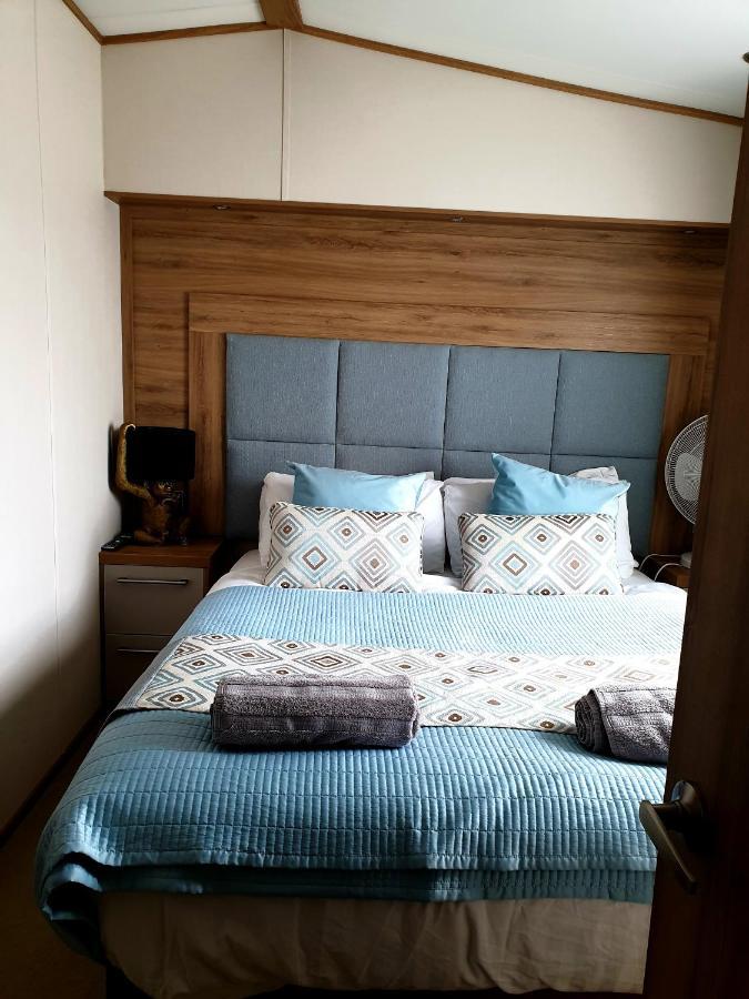 Luxury Tattersall Lakes Hot Tub Staycation 6 Berth Luxury Caravan Таттершолл Экстерьер фото