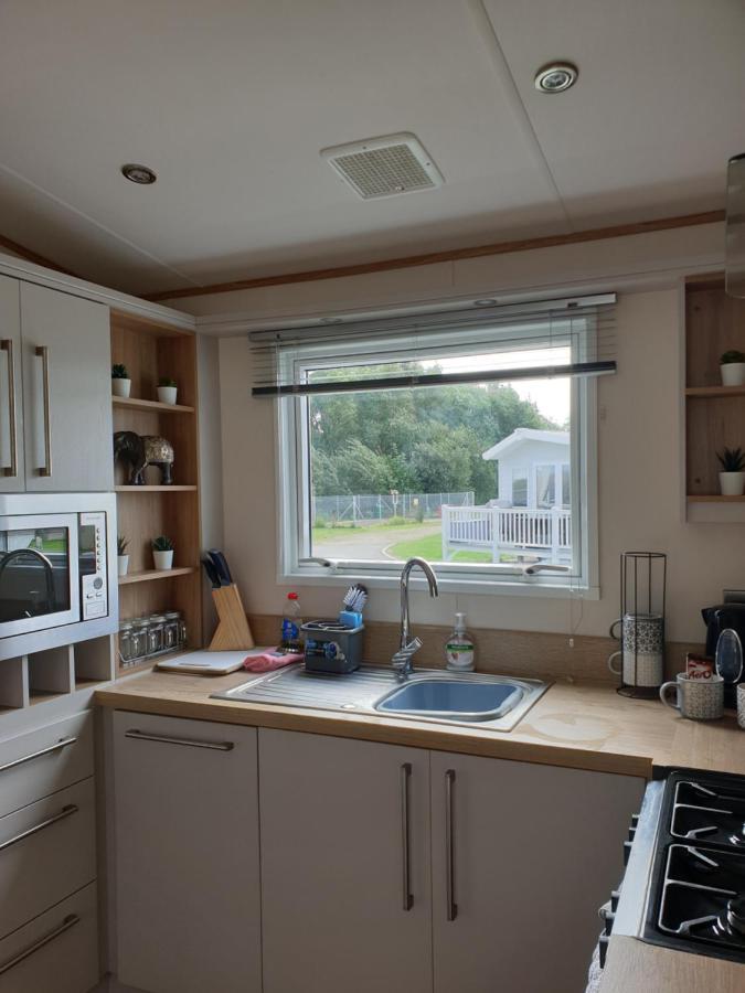Luxury Tattersall Lakes Hot Tub Staycation 6 Berth Luxury Caravan Таттершолл Экстерьер фото